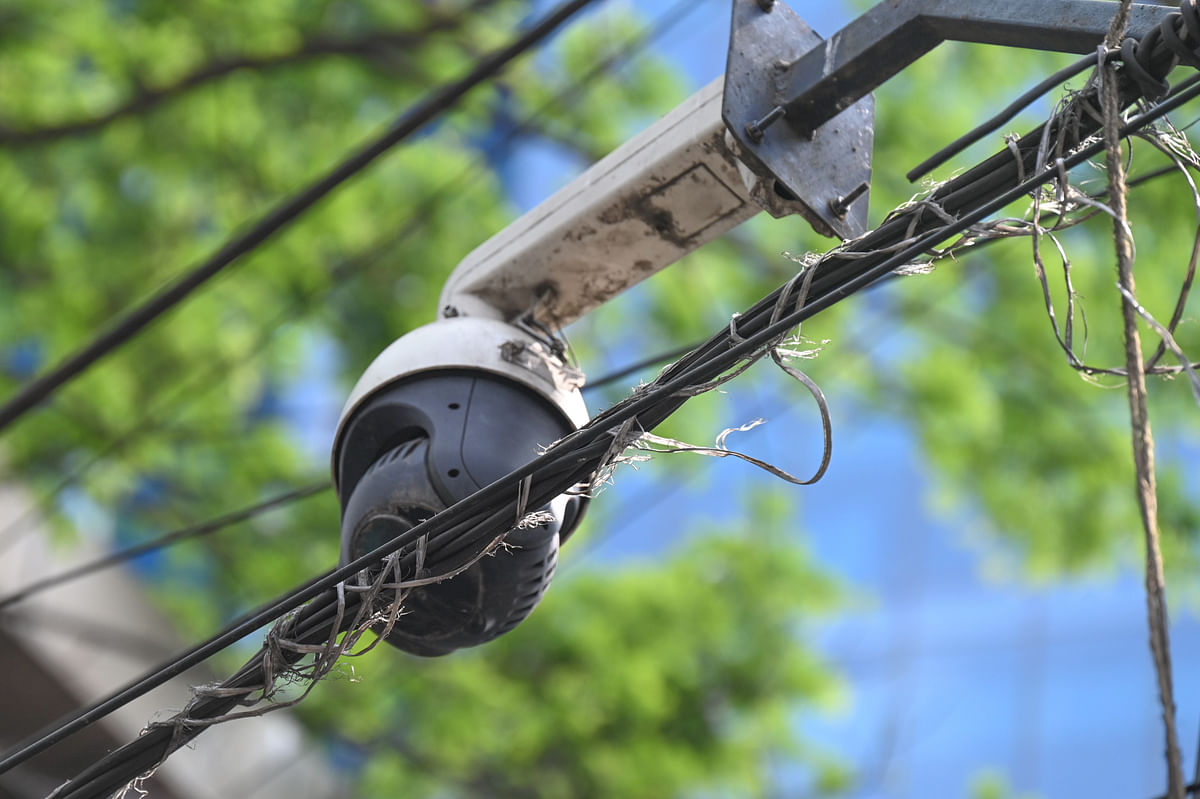 Non-functional CCTV cameras in front of BangaluruOne Centre in (left) Sampangirama Nagar and Shanthi Nagar BMTC bus terminal.