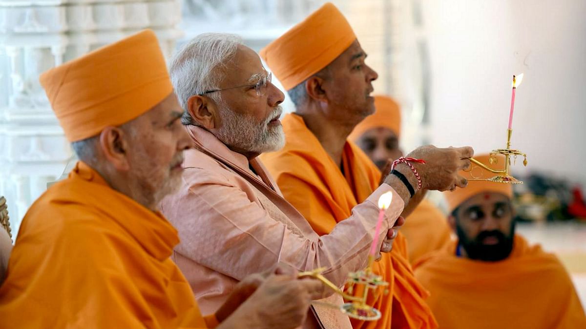 Modi also participated in the rituals of a ceremony to dedicate the temple to the people prior to its inauguration.