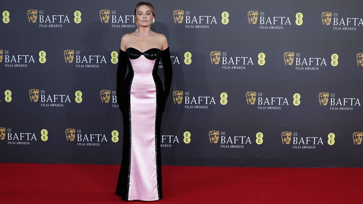 Margot Robbie made heads turn in a figure-hugging pink gown.