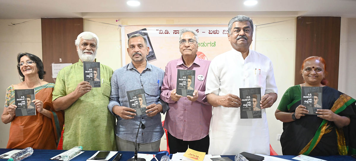 KS Vimala state vice-president of Janavadi Mahila Sanghatane thinker K Prakash MLC B K Hariprasad and social activist release the Kannada translation by Tadagalale Surendra Rao (second from left) of Shamshul Islam