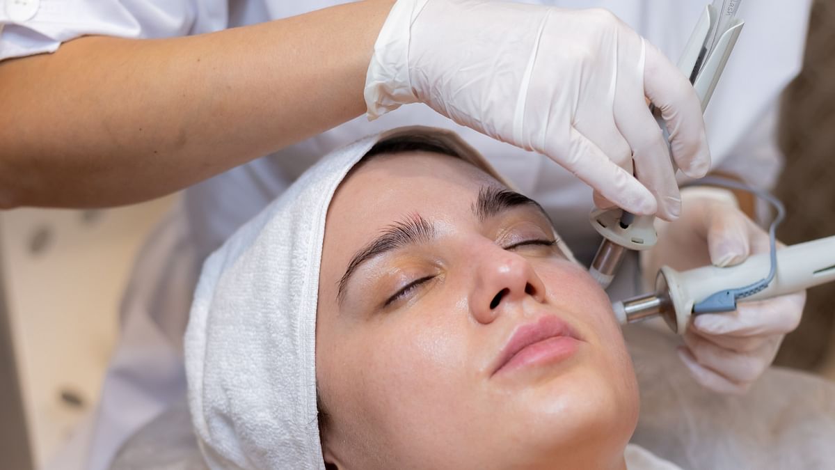 Advanced Facial: These facials are like a skincare revolution. With the help of latest technologies and powerful ingredients, the treatment go deep into the skin and tackles issues like aging, acne, and uneven skin tone. These treatments work deep into the skin and improves the health of our skin.
