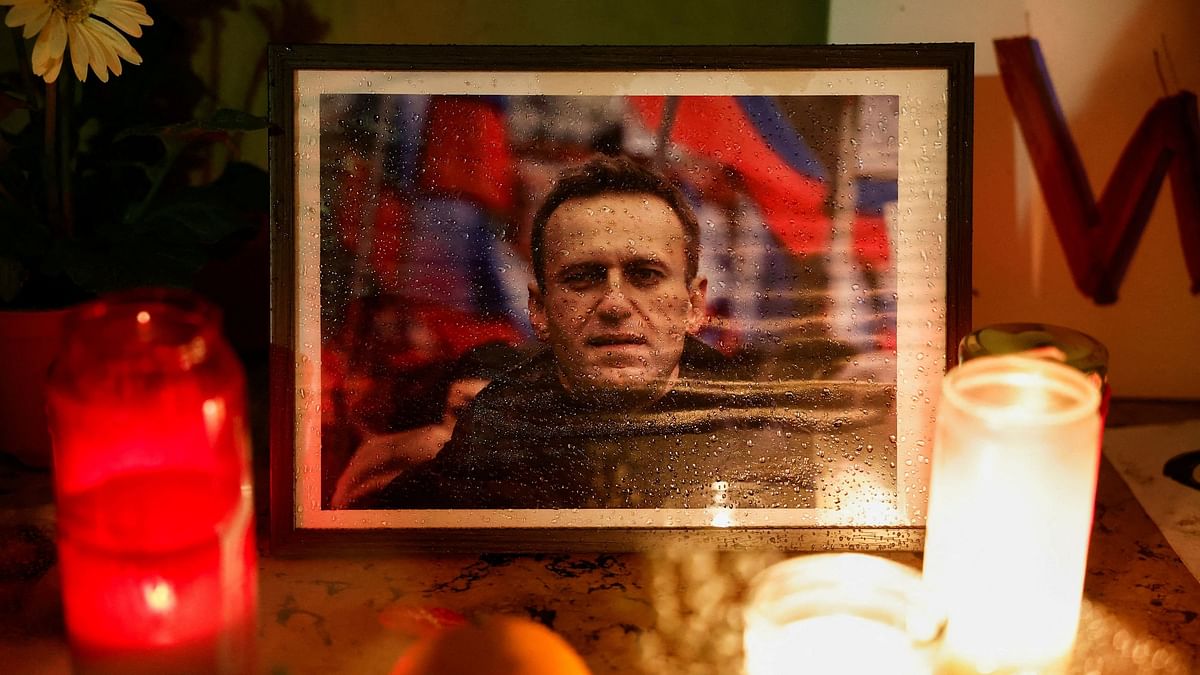 Hearses refuse to take Alexei Navalny's body to funeral after threats, claims team