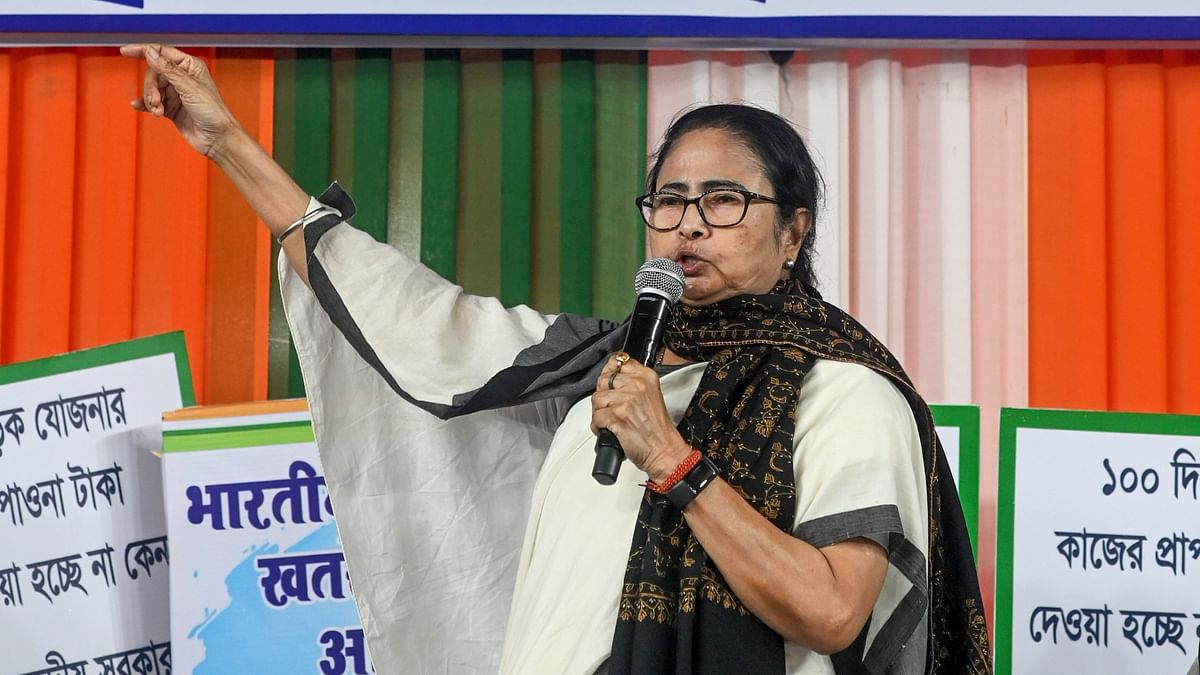 Mamata steps up attack on Congress, says it came to Bengal to woo Muslims