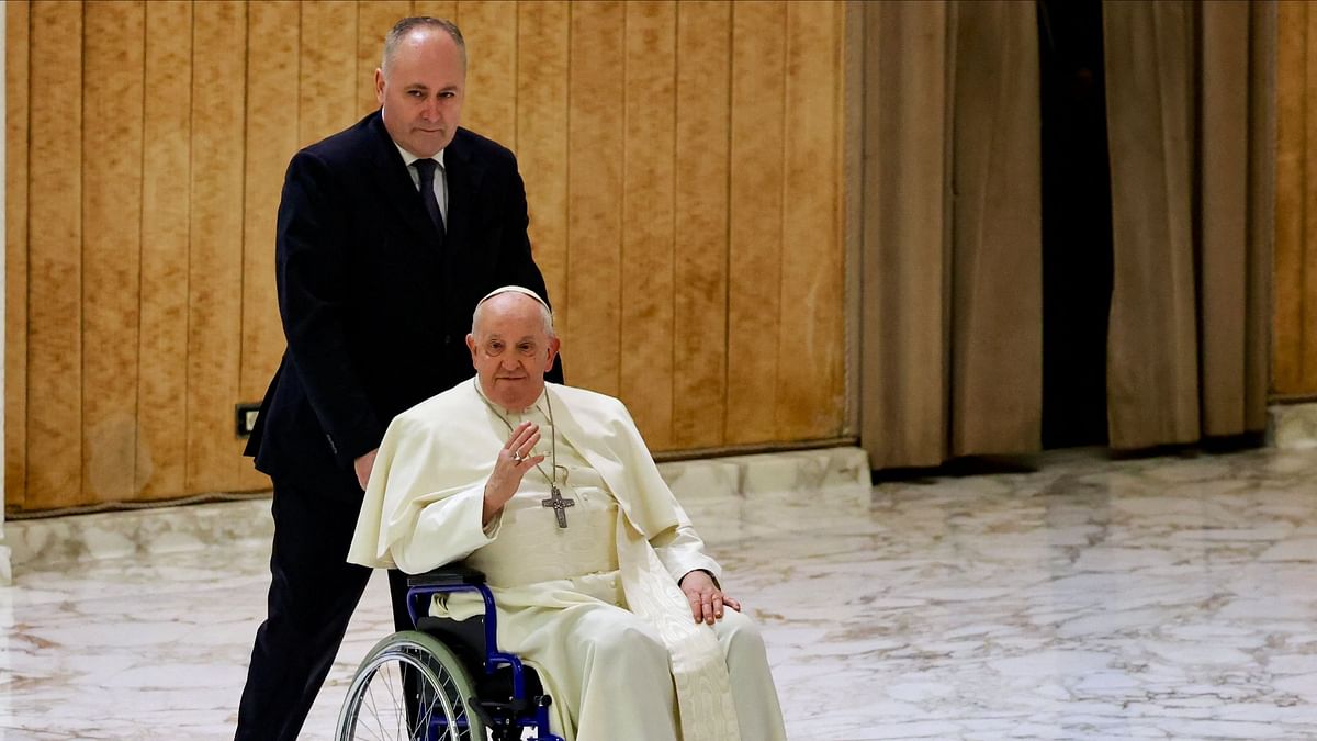 Pope Francis returns to Vatican after hospital check