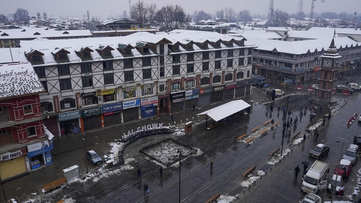 Srinagar, other plain areas receive rains, Kashmir's hilly regions get snowfall