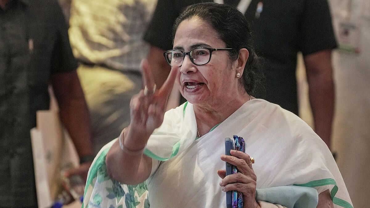 Mamata says her govt will build 11 lakh houses if Centre doesn't clear Awas Yojana 'dues'