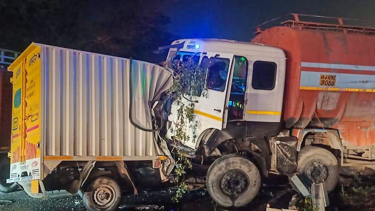 Driver charred to death in tanker truck collision in Kolkata