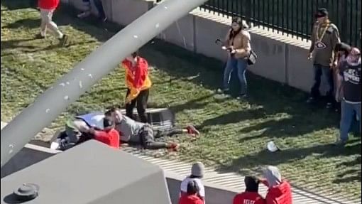 Watch: Fans overpower gunman at Super Bowl victory rally 