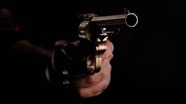 Two injured after suspected robbers open fire at Bengaluru jewellery shop