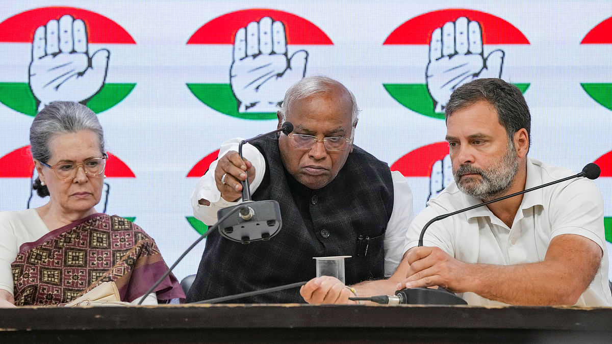 Kharge, Gandhis among star campaigners of Congress in J&K
