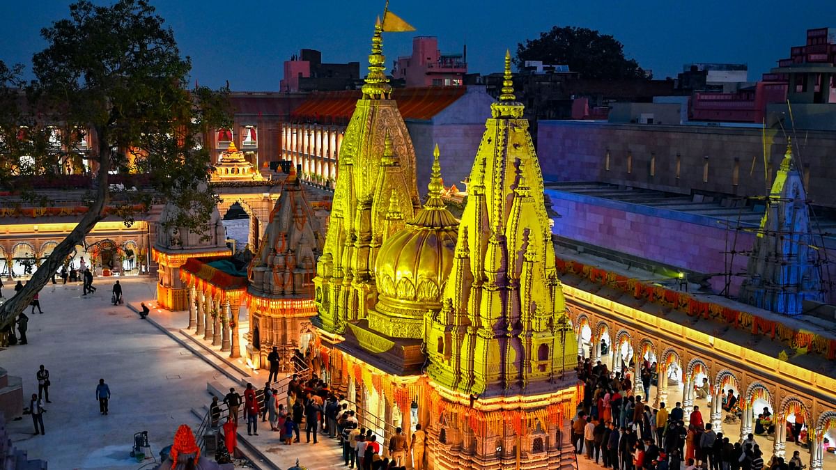 Kashi Vishwanath Temple: It is one of the most famous and holiest temples dedicated to Lord Shiva and is located on the western bank on the Ganges in Varanasi, Uttar Pradesh.
