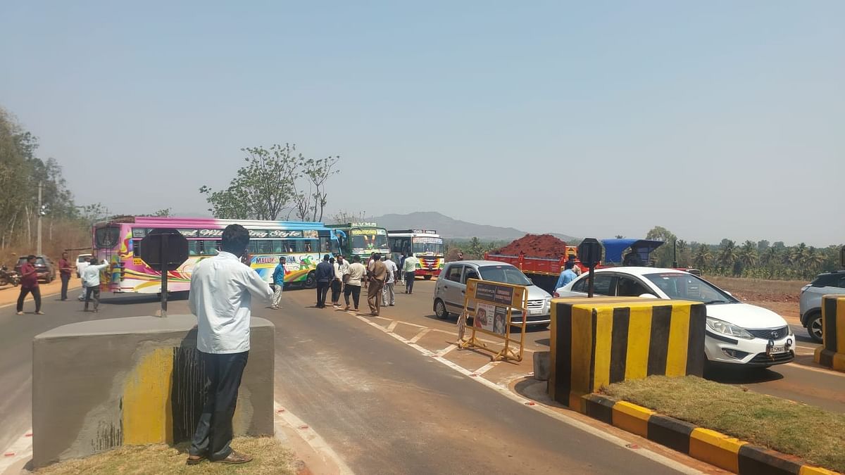 Private bus operators in Shivamogga protest against new Savalanga toll gate