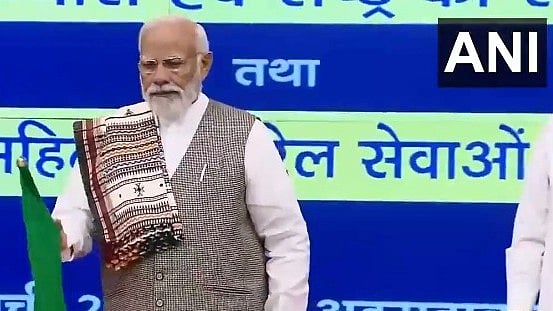 PM Modi Launches Rs 85,000 Crore Railway Projects & Vande Bharat Trains - Vimarsana News