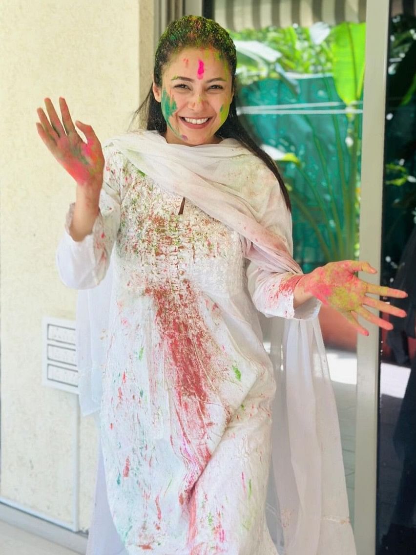Actress Shehnaaz Gill shared a series of pictures from her Holi celebrations with her fans.