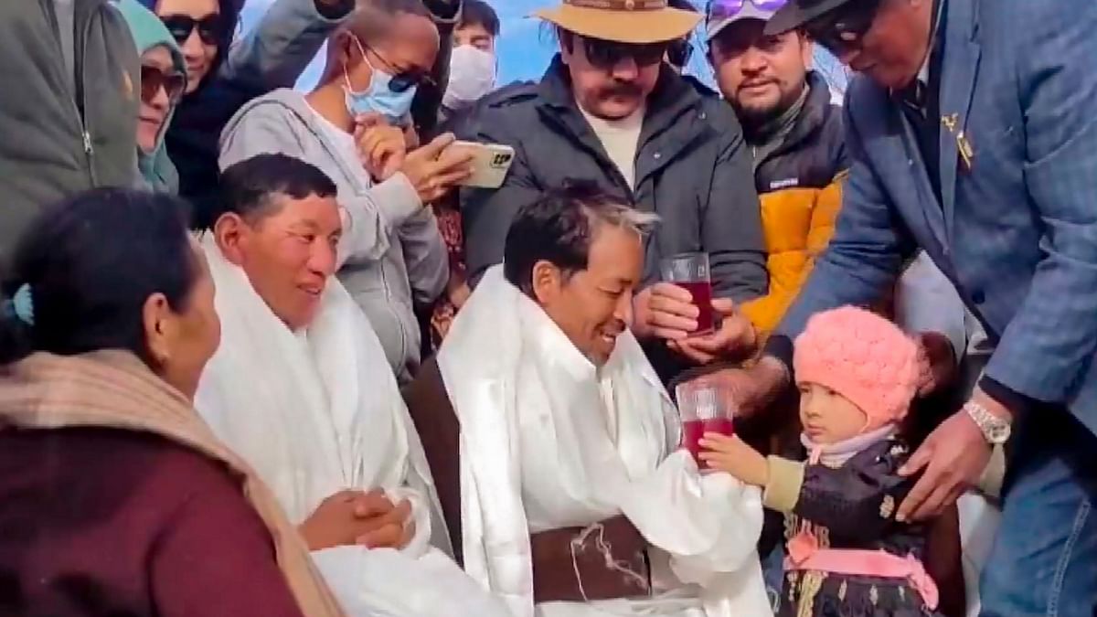 Sonam ended his 21-day-long hunger strike by taking a glass of juice from a girl amid a massive turnout of people at the protest venue.