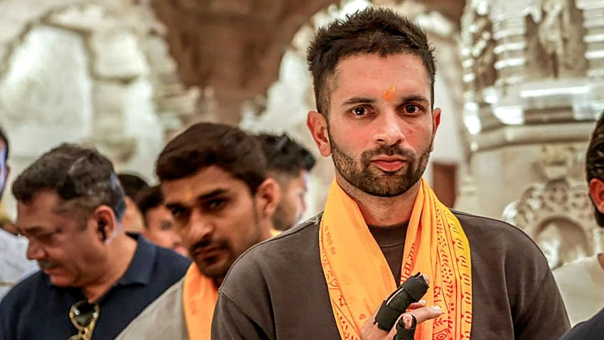 Keshav Maharaj and other players are seestading in a queue at Ram Mandir in Ayodhya.