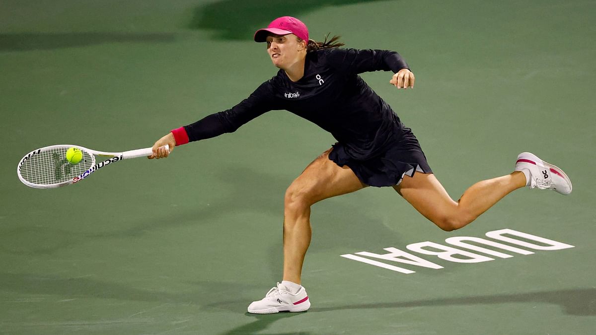 Swiatek crushes Collins, Rybakina pulls out at Indian Wells