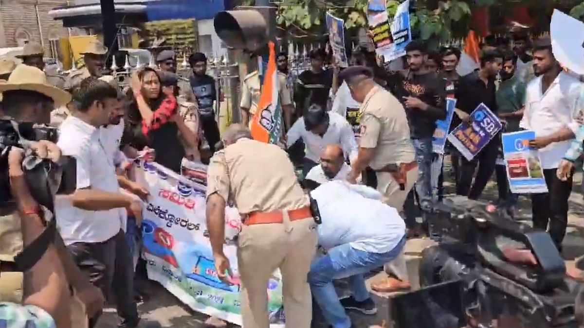 Watch: Karnataka Youth Congress protests outside SBI office in Bengaluru after SC rejects bank's extension plea