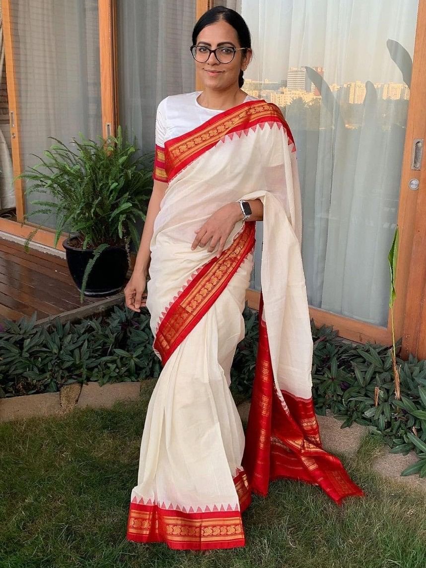 Her love for saree came from her mother and siblings. Be it a special handloom, silk or hand-printed saree, Gayathri has always been the flag bearer of six yards and has endorsed handloom and handmade clothes.