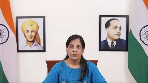 Delhi CM's wife launches 
WhatsApp campaign 'Kejriwal Ko Aashirwad'