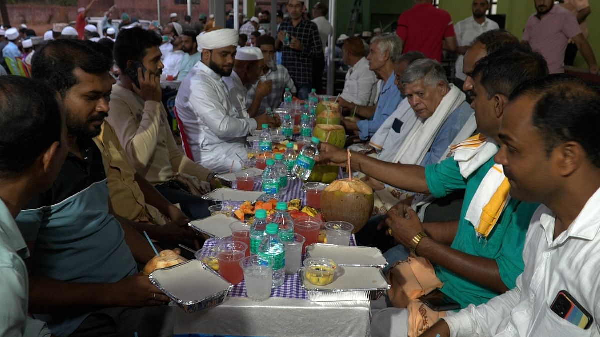Hindu shrine sends harmony message with Iftar event