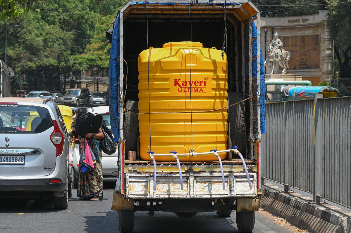 Cauvery drinking water supplying in mini trucks by BWSSB in Bengaluru.