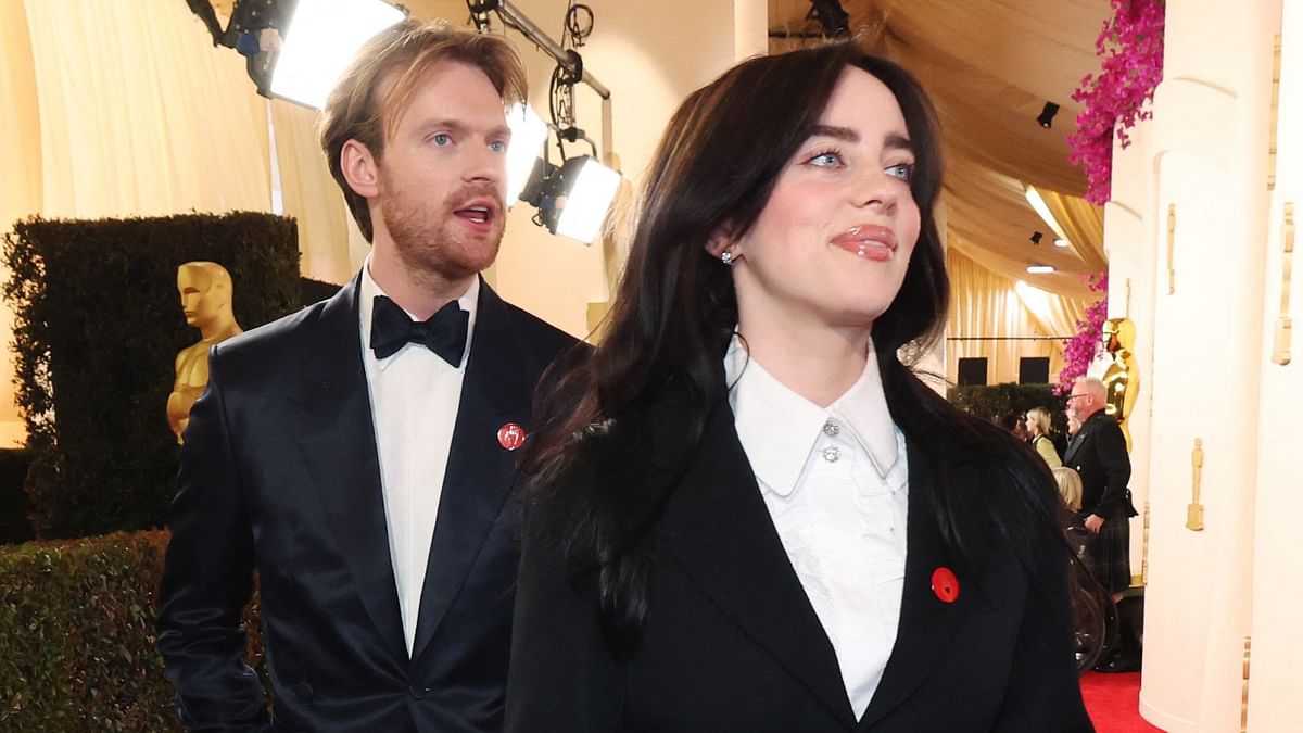 Finneas O'Connell and Billie Eilish were seen wearing red pins calling for a cease-fire in the Israel-Hamas conflict.