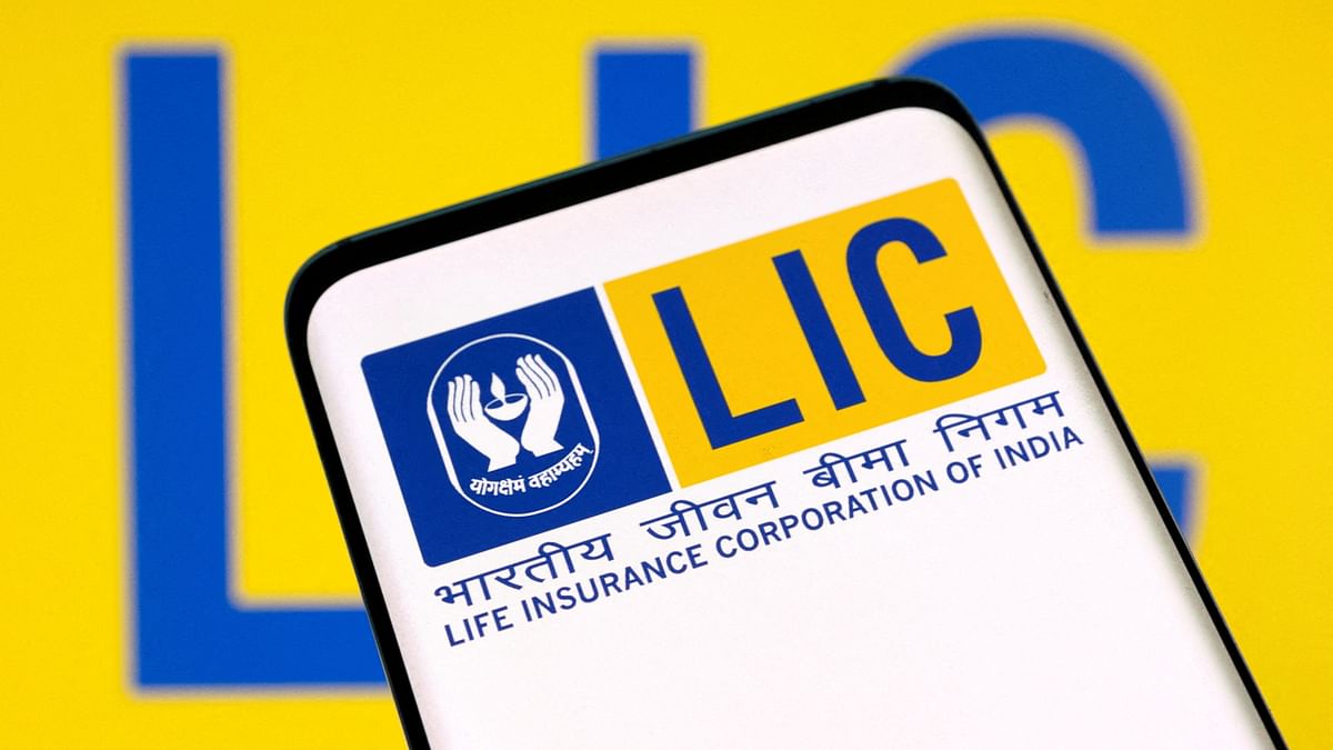 LIC shares fall nearly 3%; slump over 25% from 52-week high
