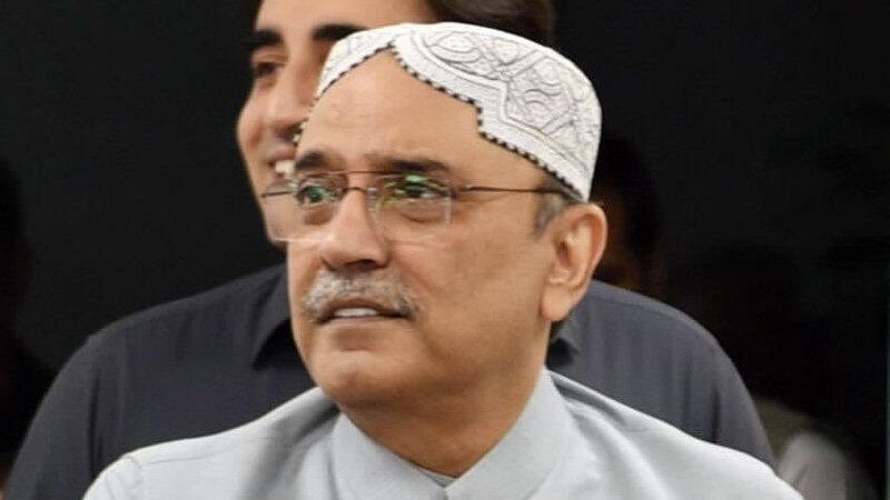 Pak President Zardari seeks immunity in corruption case