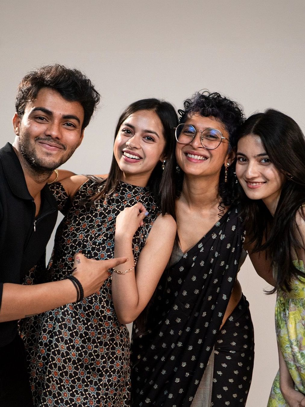 Fresh Cast: The movie will see three new faces marking their debut in showbiz. The chemistry between all three actors Nitanshi Goel, Pratibha Ranta, and Sparsh Shrivastava looks amazing and people are loving this fresh cast which makes the movie a treat to cinema lovers. 