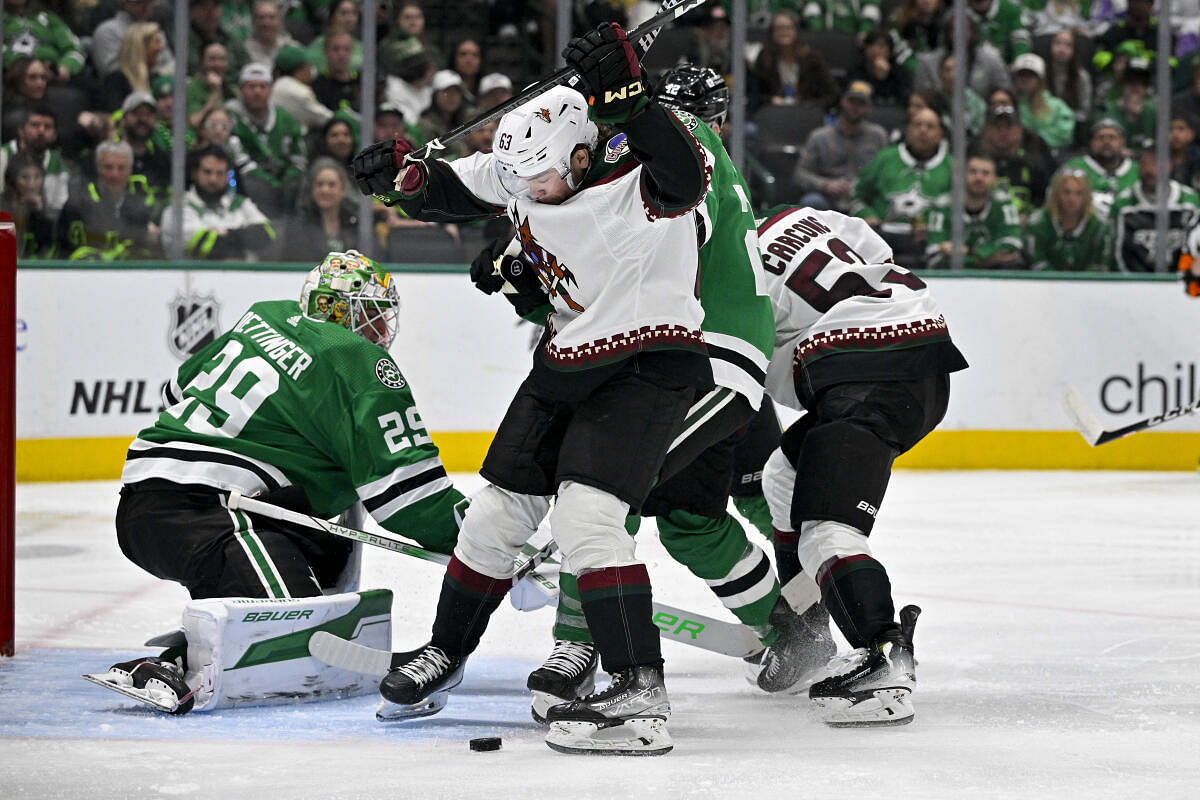 Arizona Coyotes left wing Matias Maccelli looks for the puck in front of Dallas Stars goaltender Jake Oettinger during the third period at the American Airlines Center. 