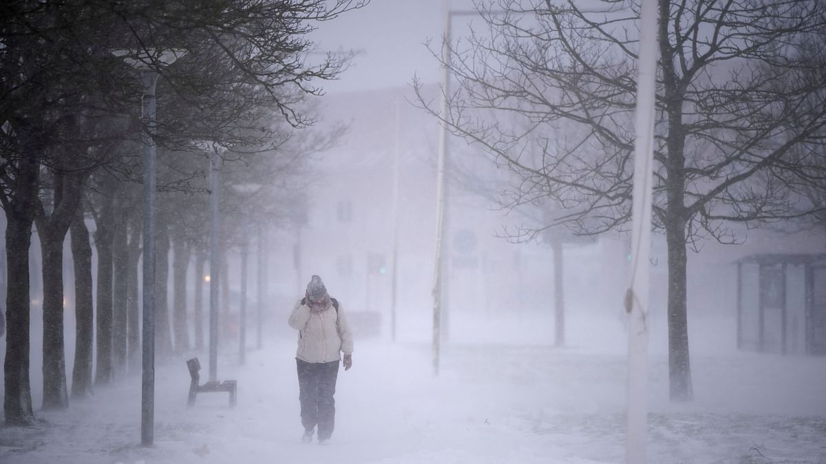 Thousands without power in California, Nevada amid heavy snowfall