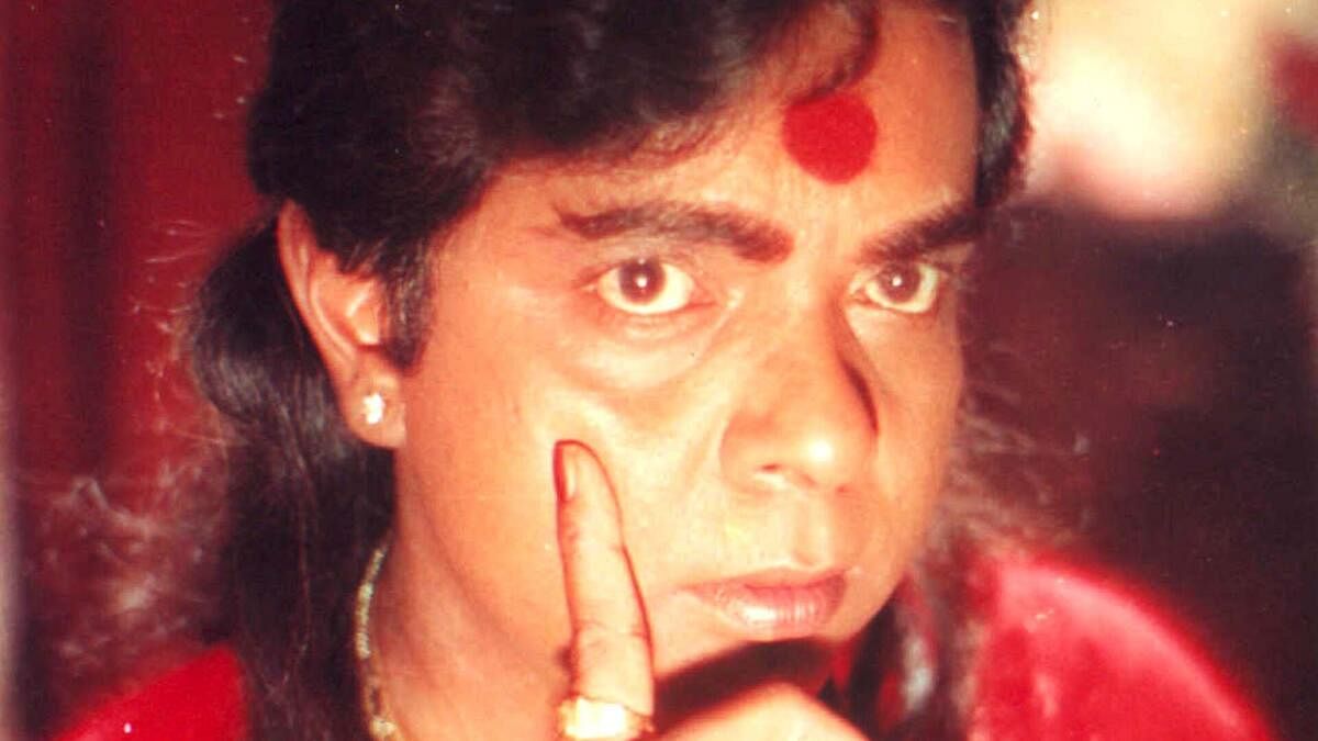 Sadashiv Amrapurkar as Maharani in 'Sadak'.