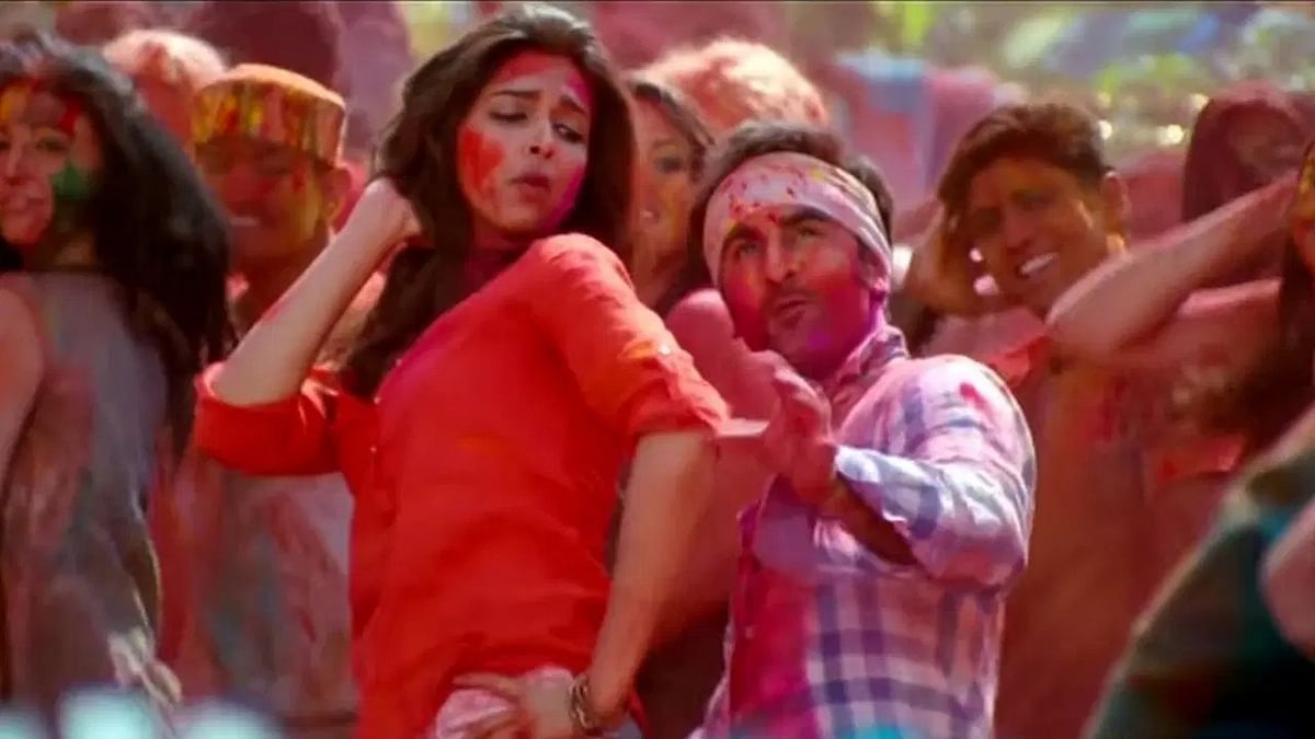 Balam Pichkari: Dive into the festive spirit with this timeless hit from Yeh Jawaani Hai Deewani. Its catchy tunes and lively beats make it a must-have for any Holi gathering.