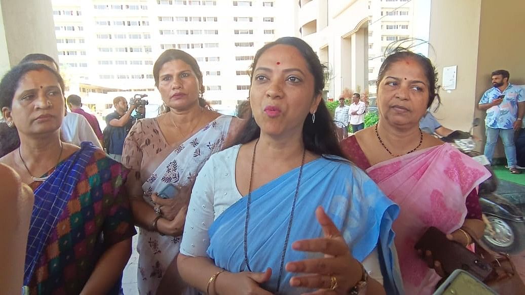 Acid attack: State Women's Commission Head meets victims in Mangaluru
