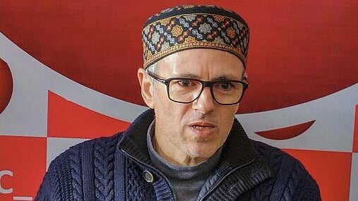 Shiv Sena workers burn Omar Abdullah's photo over Maharashtra Bhavan remark - Vimarsana News