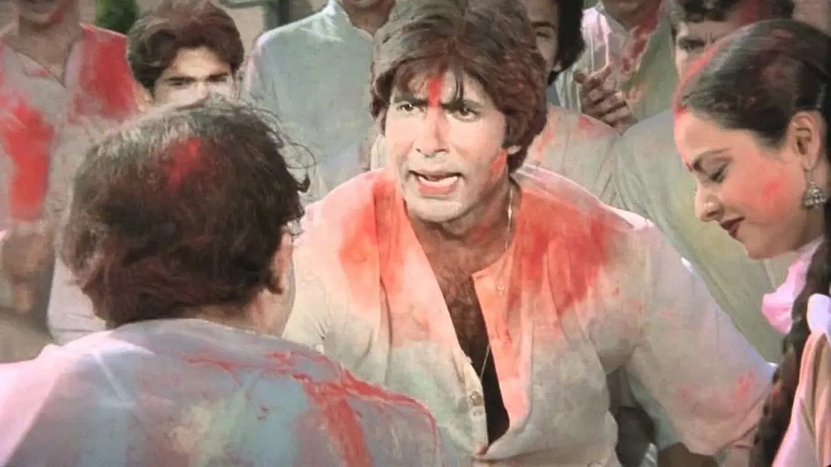 Rang Barse: Sung by the legendary Amitabh Bachchan, the song is penned by his father Harivansh Rai Bachchan. This timeless classic from the movie "Silsila" remains synonymous with Holi celebrations.