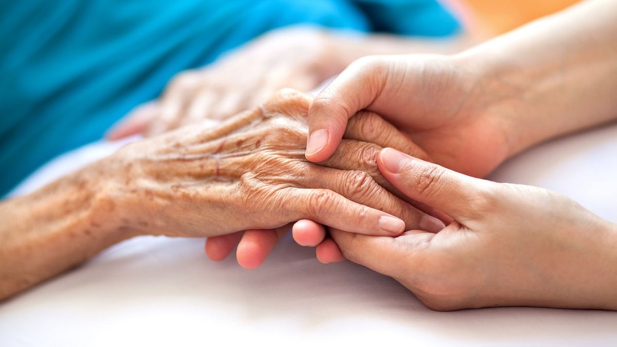Bilingualism cuts dementia prevalence in elderly: Study