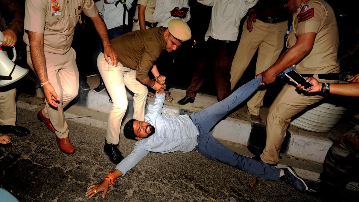 Delhi Police also detained few AAP volunteers during their protest in support of  Arvind Kejriwal.