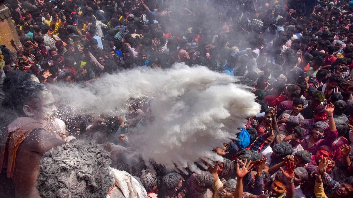 Kashi comes out in streets to play Holi with gulal, pyre ash