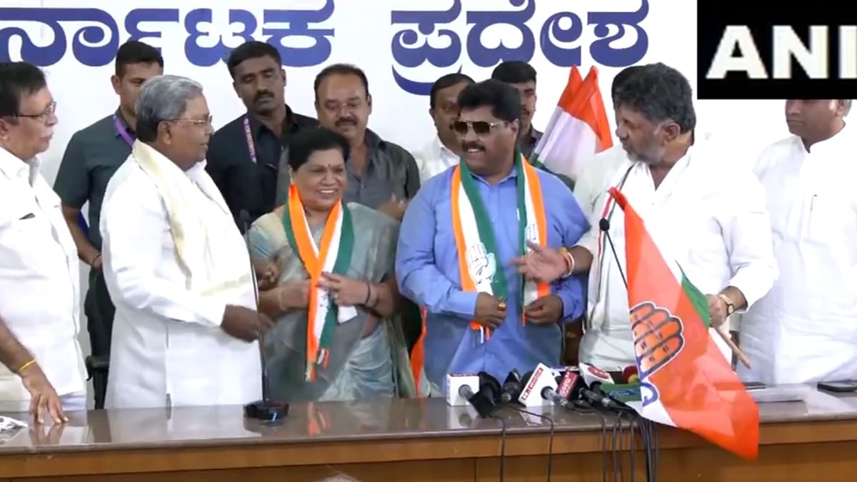 Lok Sabha Elections 2024 | Karnataka BJP leader Malikayya Guttedar, Sharadha Shetty join Congress; Siddaramaiah, DKS present