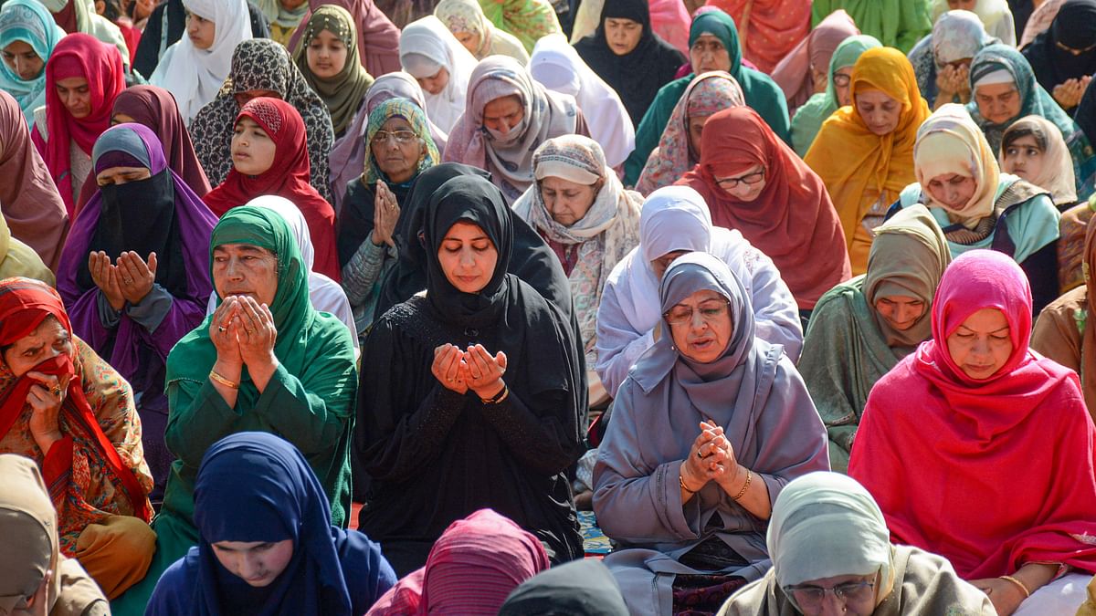 Women offer namaz during Eid-al-Fitr celebrations, at the historic Aali Masjid Eidgah, in Srinagar.