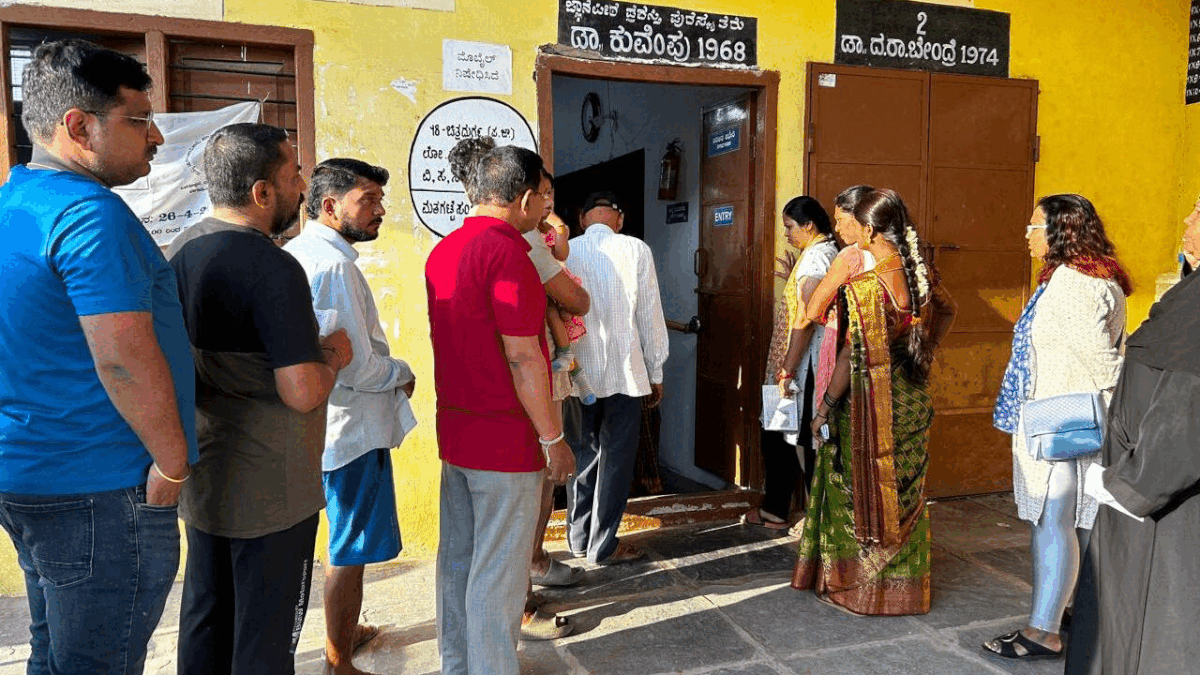 Lok Sabha Elections 2024 (Karnataka updates) | Polling delayed by 45 minutes due to EVM glitch in Chikkamagaluru