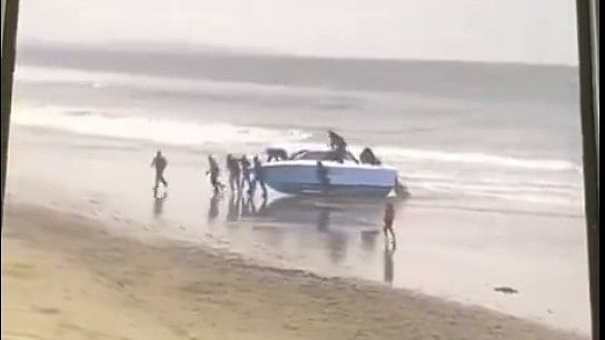 Watch: Migrant boat evades surfers in high-speed landing on California beach