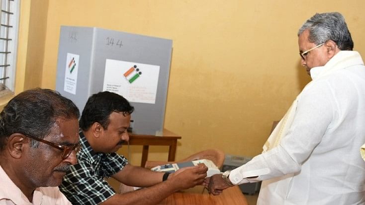 Lok Sabha Elections 2024 (Karnataka updates) | Karnataka CM Siddaramaiah, former CM HD Kumaraswamy cast their vote