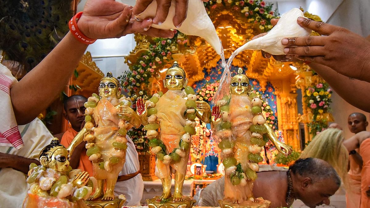 Priests give a holy bath to the idols of Lord Ram, Goddess Sita, Lord Lakshman and Lord Hanuman with a ‘shankh’ at ISKCON temple on the occasion of the Ram Navami festival, in Patna.