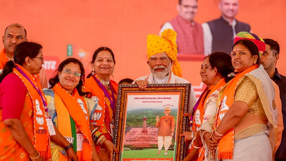 Prime Minister Narendra Modi being felicitated during a public meeting ahead of the second phase of Lok Sabha elections, in Banswara, Rajasthan.