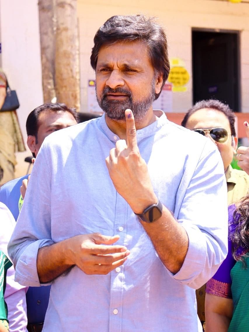 Cricketer Javagal Srinath shows his ink- marked finger after casting his vote in the second phase of Lok Sabha elections, in Mysuru.