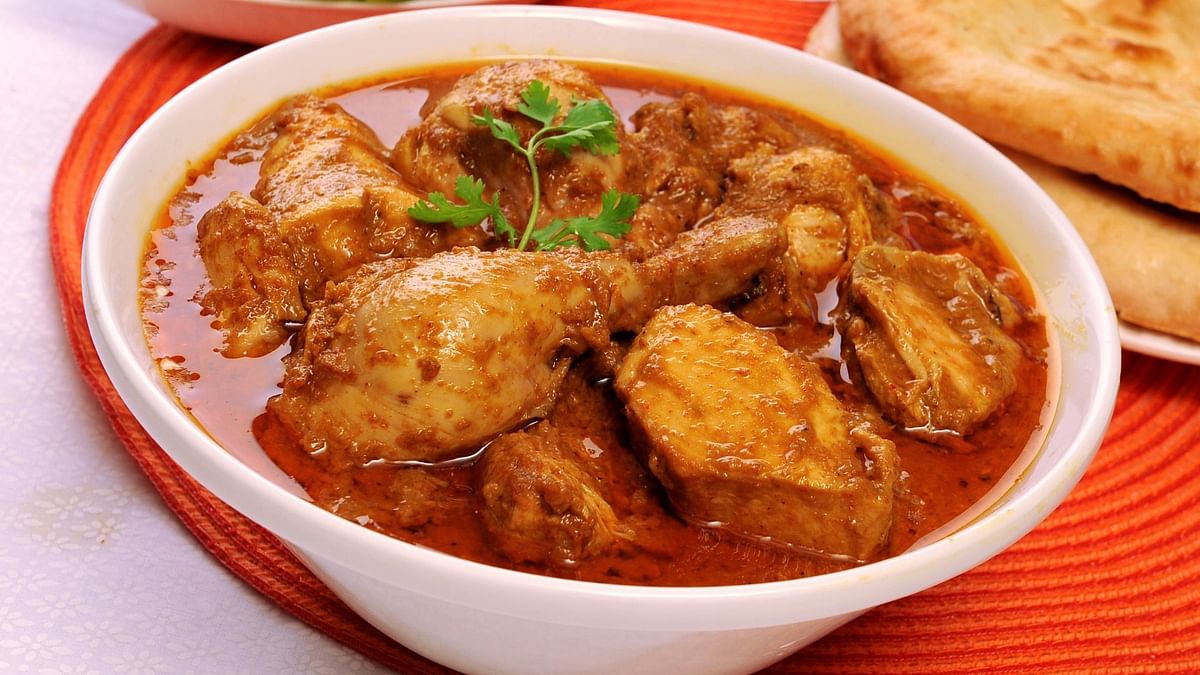 A creamy and aromatic curry made with chicken cooked in a rich sauce of yogurt, cream, and spices, Chicken Korma is a popular dish enjoyed with rice or naan during the festivities.