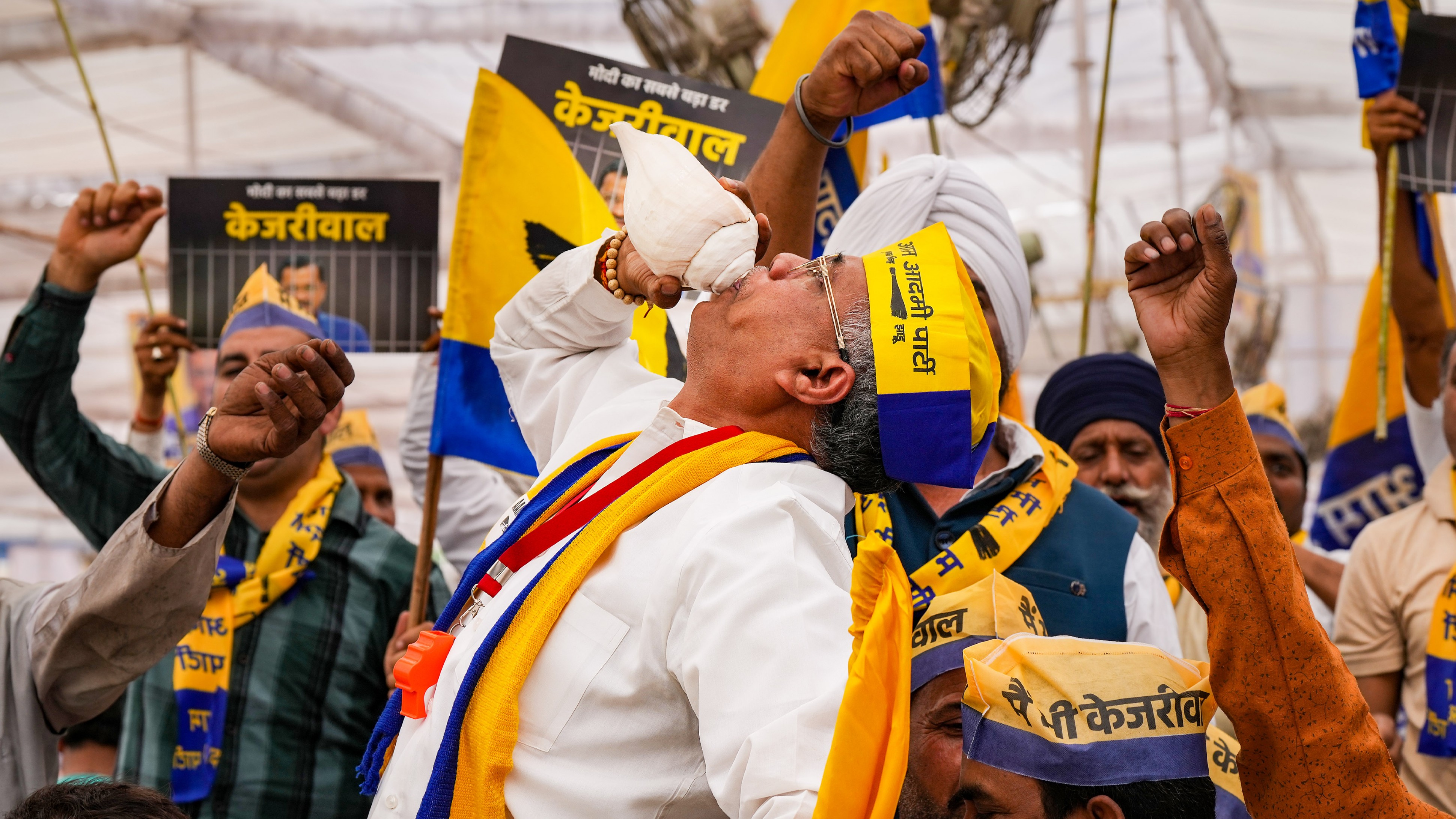 AAP supporters during I.N.D.I.A. bloc's 'Loktantra Bachao Rally' at Ramlila Maidan.